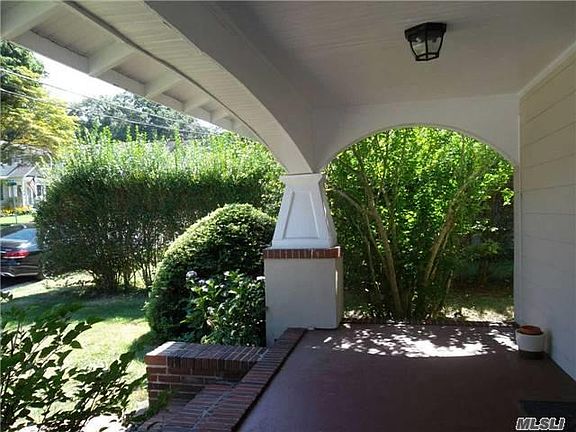 3rd image of 25 Willow Ave