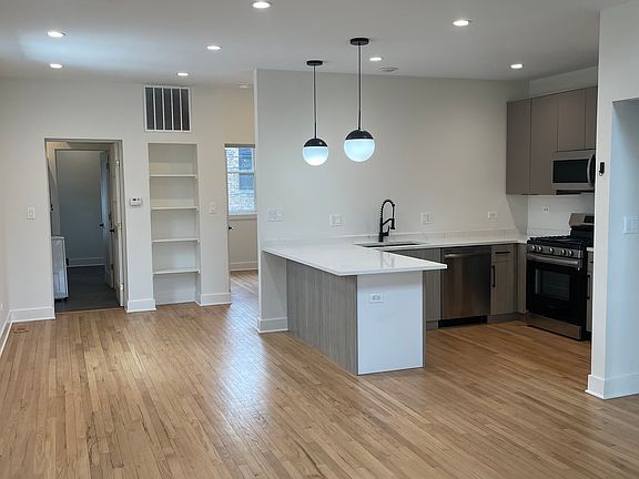 4th image of 2657 W Huron St #2