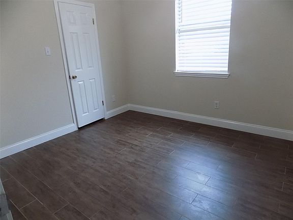 2nd image of 301 Thunderbay Dr