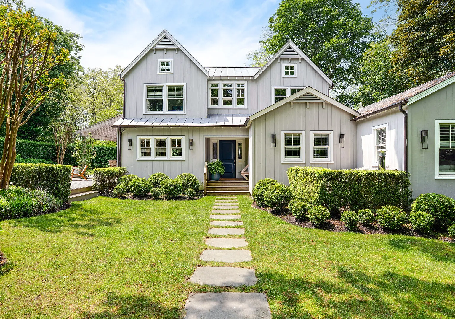 Secluded East Hampton Oasis in Prime Location with Private Pool — Photo 4