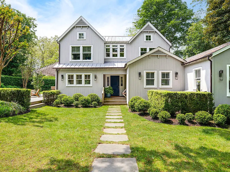 35 Floyd St — Photo 4