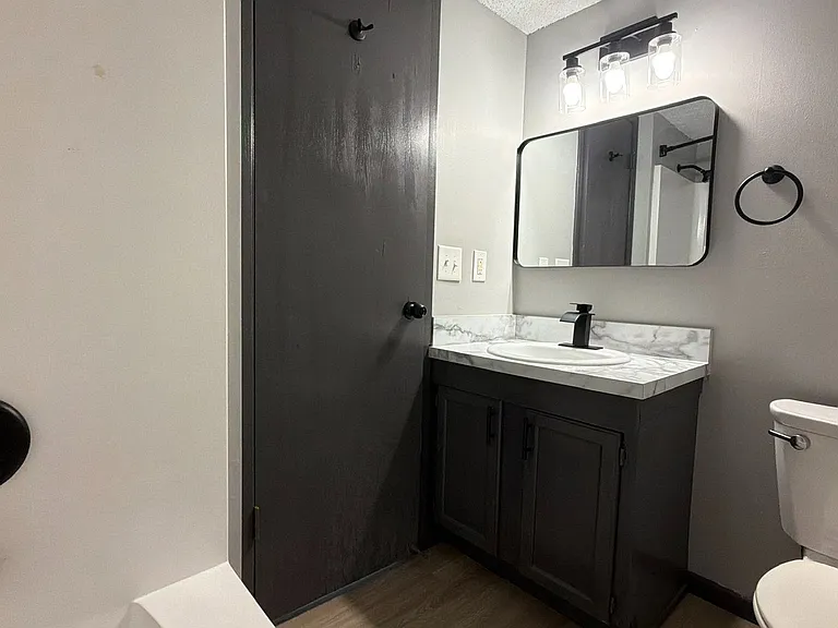 1121 N 28th St #6 — Photo 17