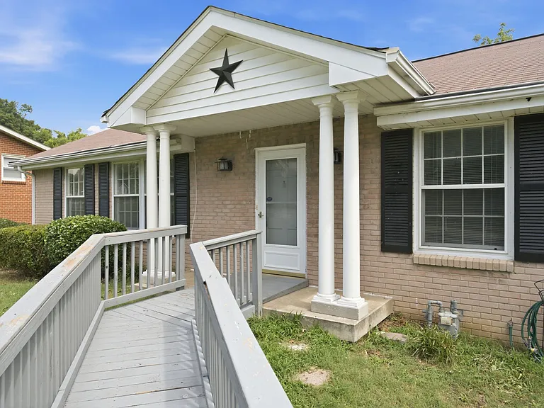 2614 Edge O Lake Dr — Photo 3