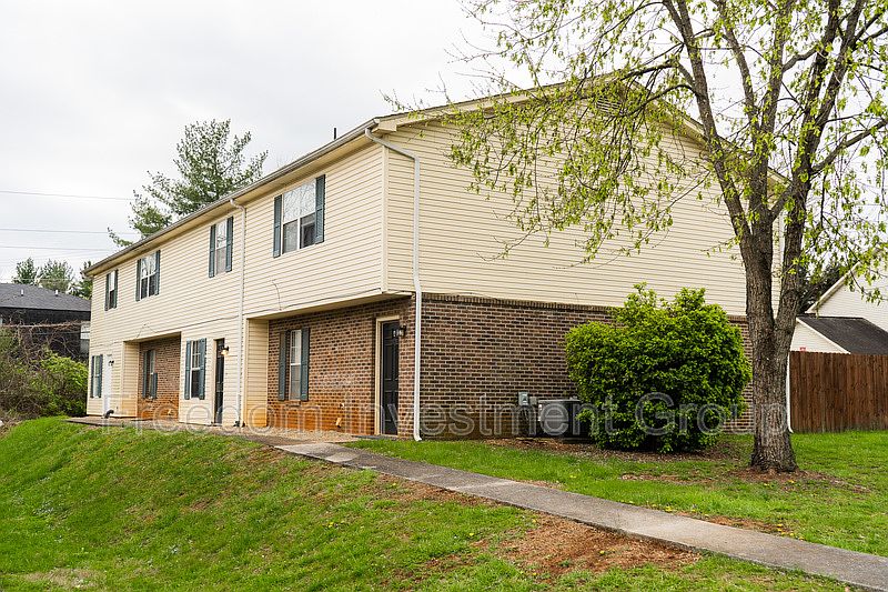 1st image of 9128 Cedarpark Ln APT B