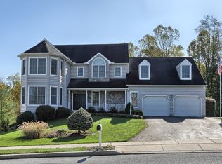 352 Coachman Ln, Palmyra, PA 17078