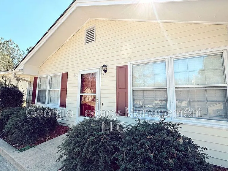 114 Creek Side Dr — Photo 4