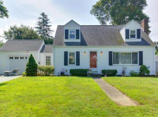 3 Remsen Ave, Medfield, MA 02052