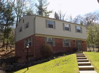 106 Greyfriar Dr, Pittsburgh, PA