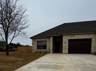 2414 Briar Hollow Dr, Temple, TX 76502