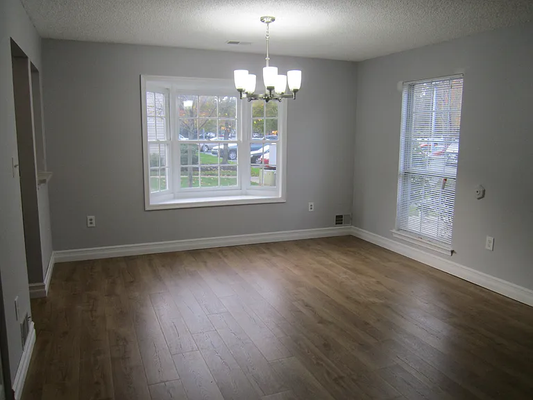 92 Versailles Ct — Photo 15