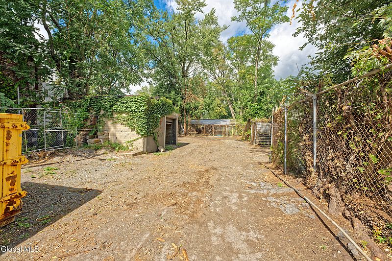 5th image of 161 N Lake Avenue