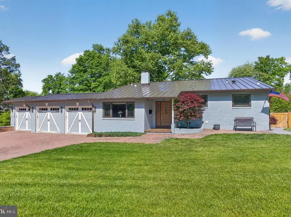 8904 Stratford Ln, Alexandria, VA 22308