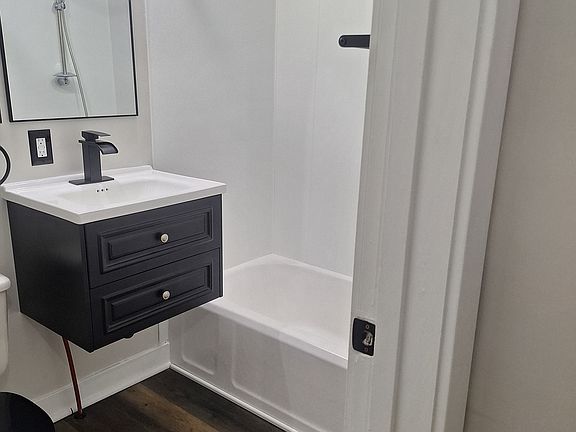 5th image of 219 E Main St APT 3