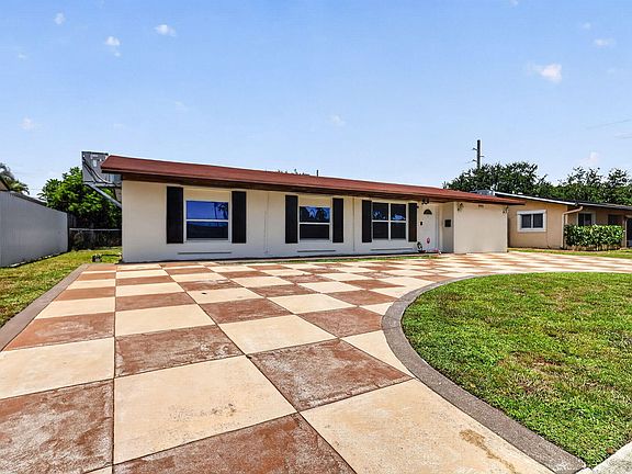 3rd image of 2220 N 47th Avenue