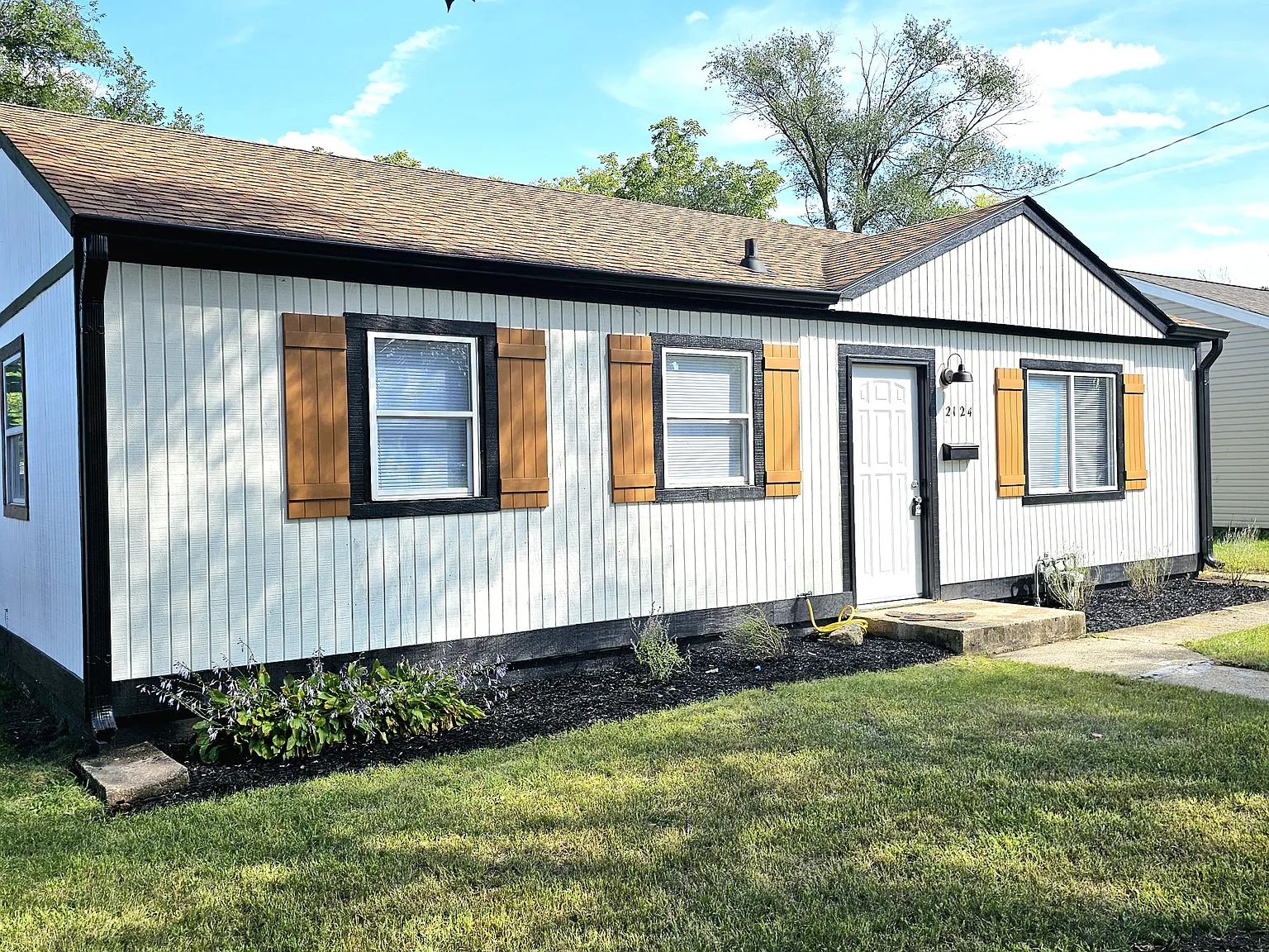 2124 Martha Ave — Photo 2