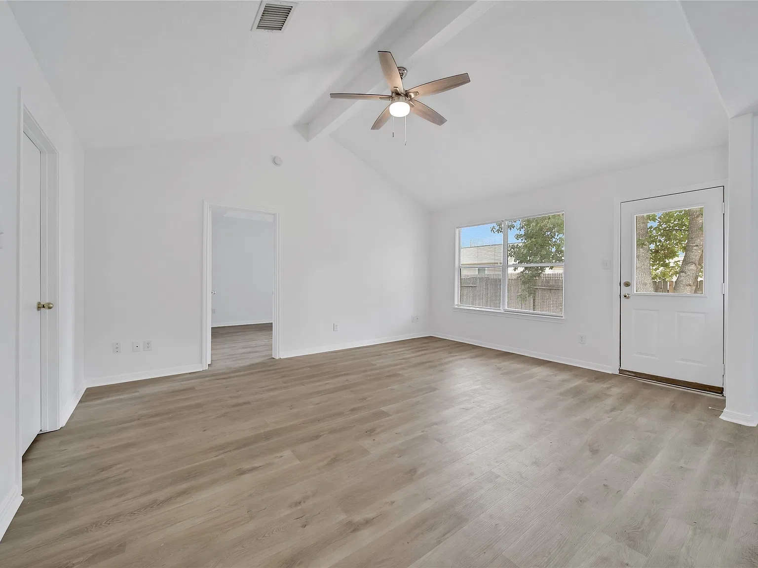 3 bed, 1264 sqft, $1,650 — Photo 2