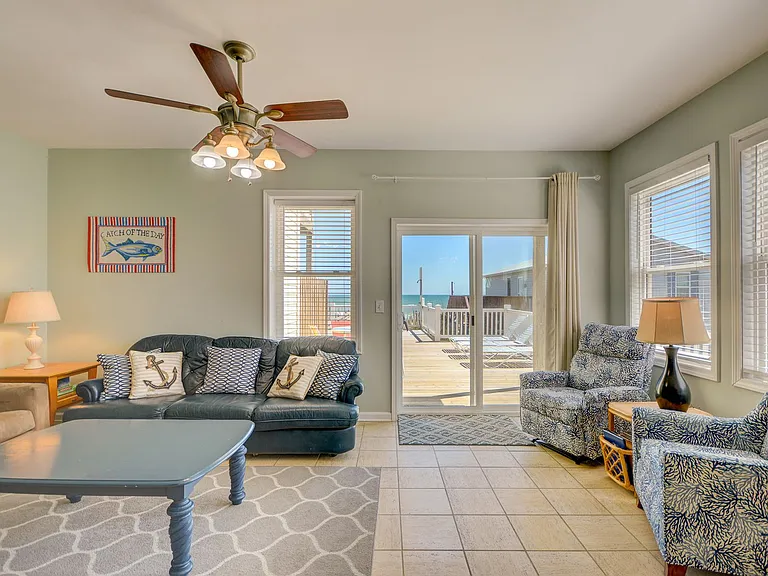 3812 Island Dr — Photo 2