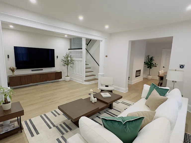 392 Lookout Ave — Photo 2