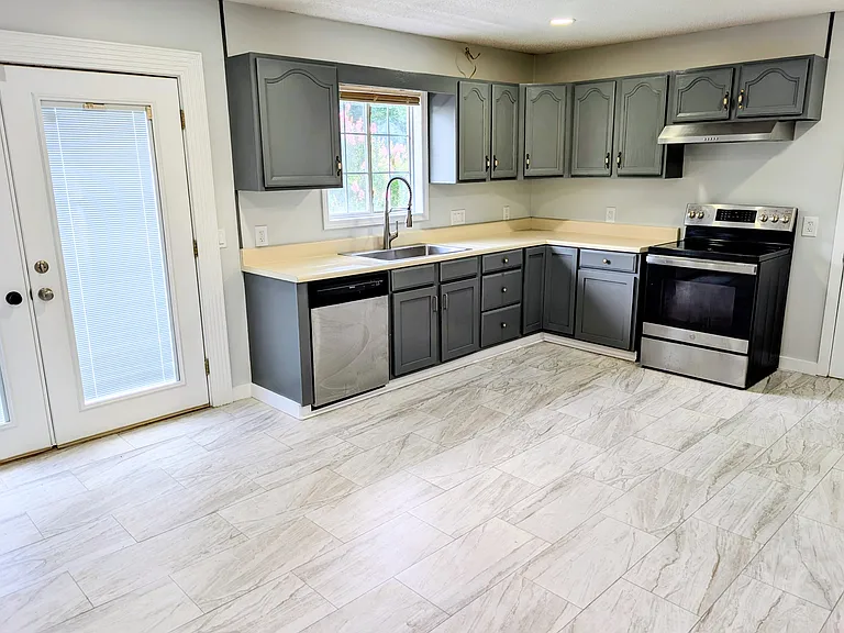 130 Hillside Dr — Photo 8