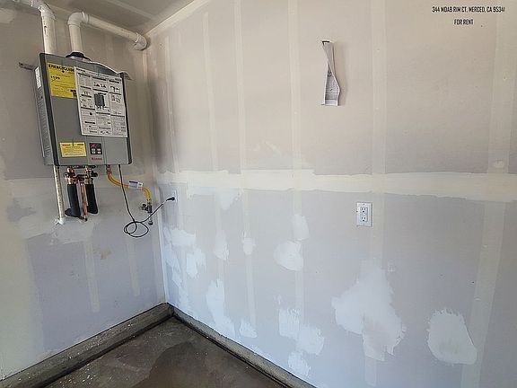 FL#1_Garage_TanklessWtrHeatr