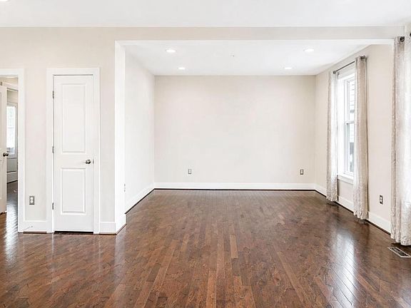 5th image of 1524 Spikerush Dr