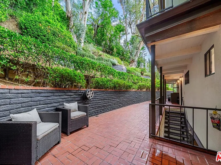 9305 Beverly Crest Dr — Photo 59