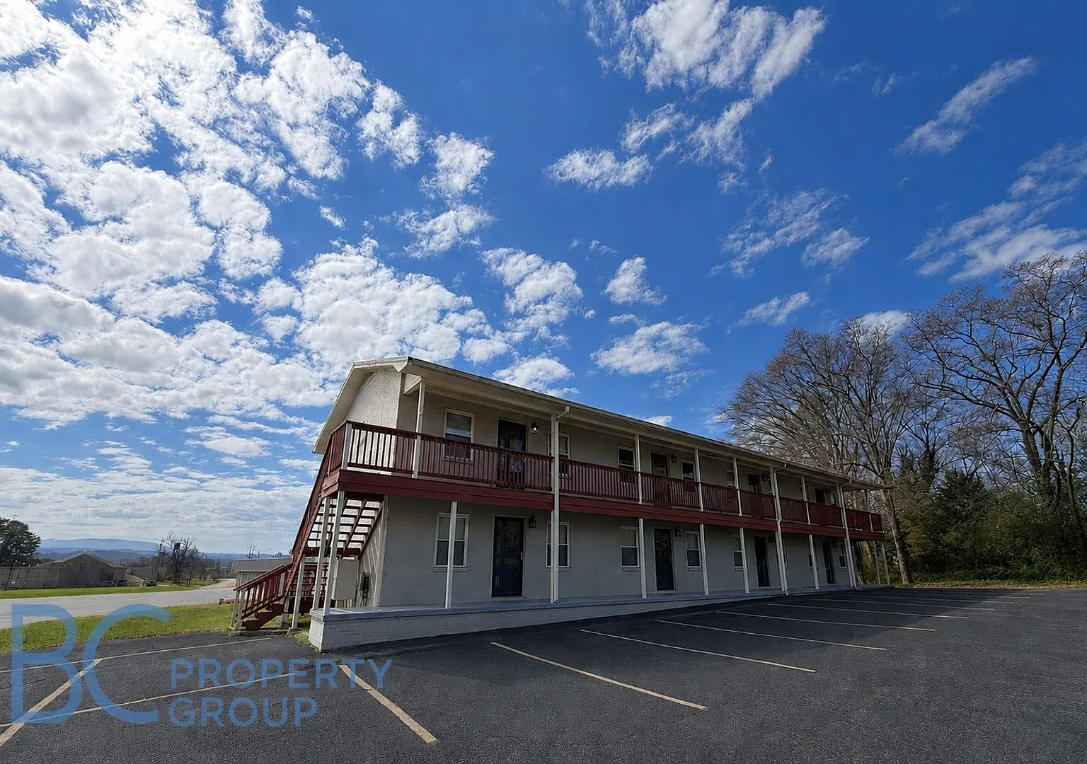 Oxford Hill Apartments — Photo 1