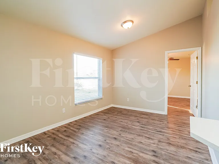 2018 NW 9th Pl — Photo 5