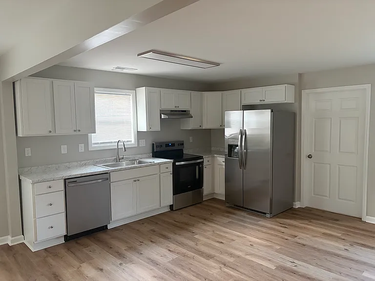 306 Hayworth St — Photo 2