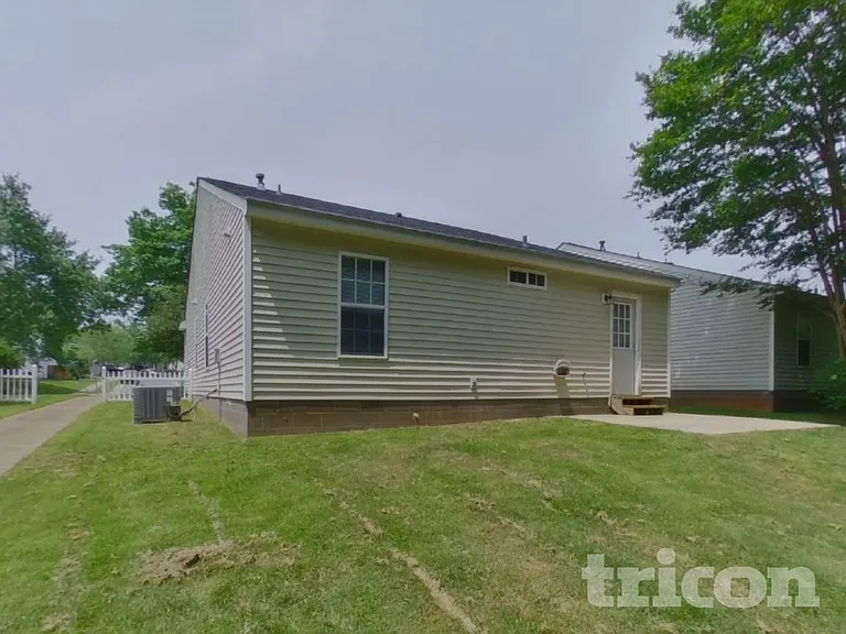3033 Salmon River Dr — Photo 15