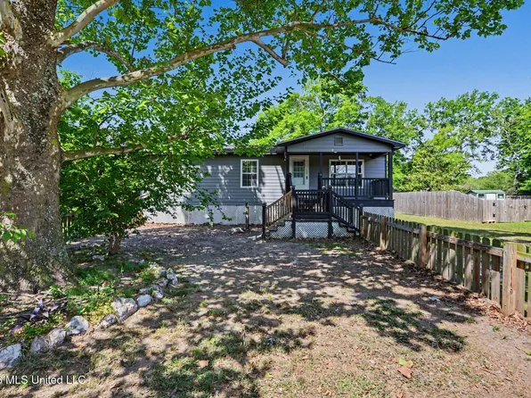 2007 Hester St, Pascagoula, MS 39581