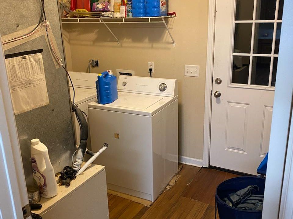 Laundry. Includes washing machine and dryer machine.
