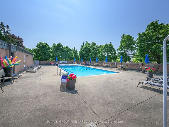 3rd image of 50 Fiddlers Green Rd #51