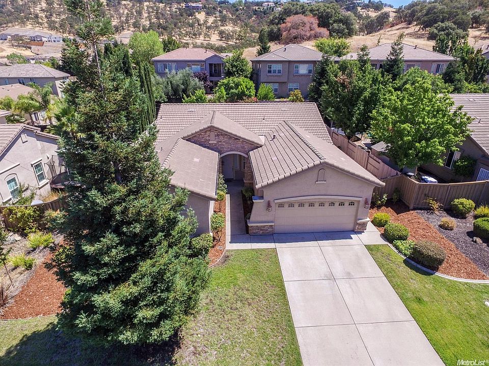 1st image of 579 Hildebrand Cir