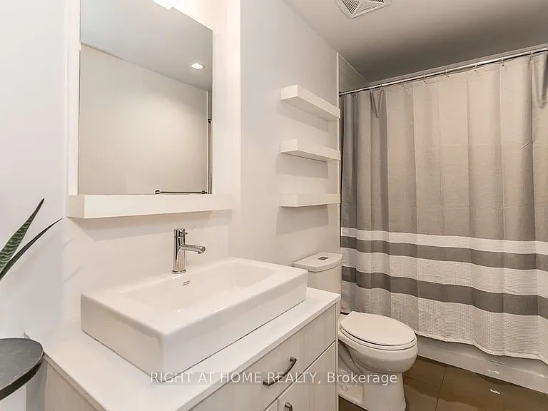 9201 Yonge St E #2213 — Photo 6