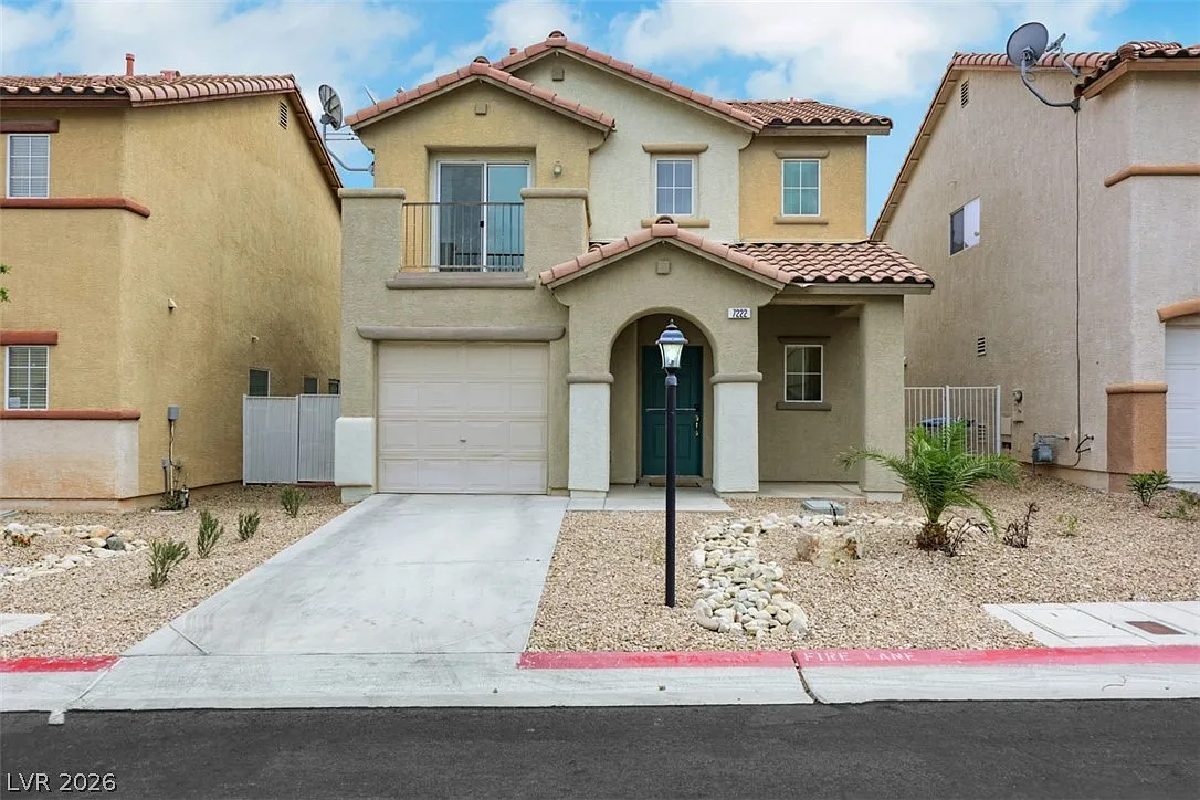 3 bed, 2.5 bath, 1301 sqft, $1,865 — Photo 3