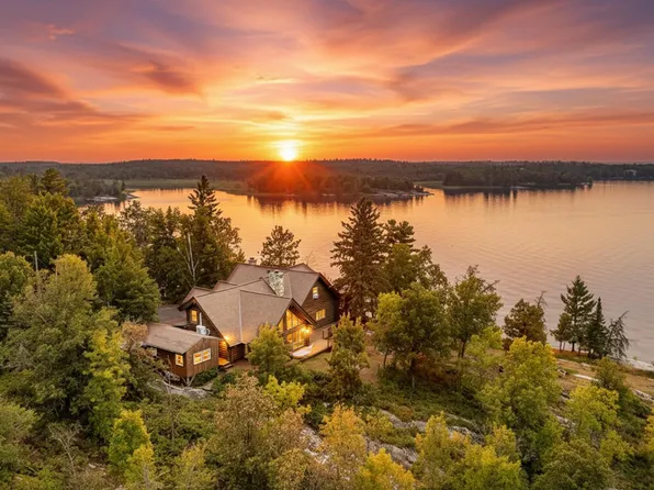 10001 Tomahawk Ln, Kabetogama, MN 56669