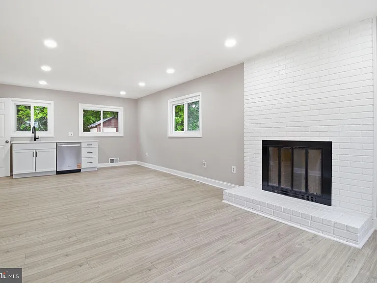 13206 Staggs Ct — Photo 9