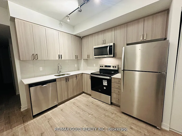 4015 Hickory Dr #13 — Photo 6