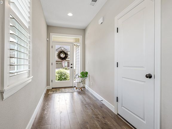 5th image of 3701 SE Willamette Ave