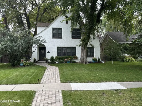 202 Conklin Ave, Grand Forks, ND 58203