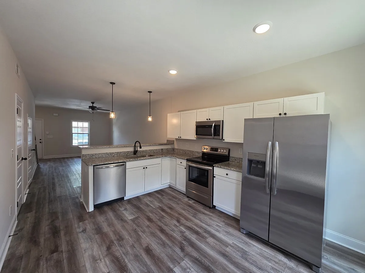 Building Photo - 550 Peachers Mill Rd #E2