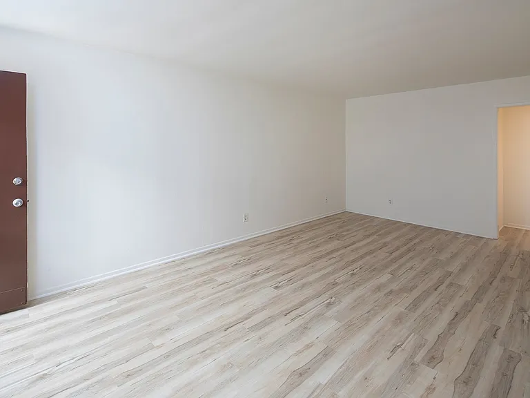 Bel Air Apartments — Photo 4