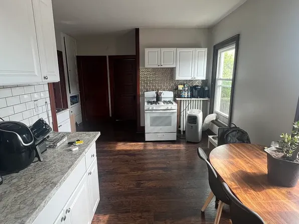 5 Pleasant Ave, Lancaster, NY 14086