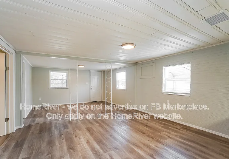 5304 E 14th Ave — Photo 3