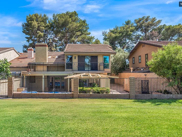 976 Pinehurst Dr — Photo 26