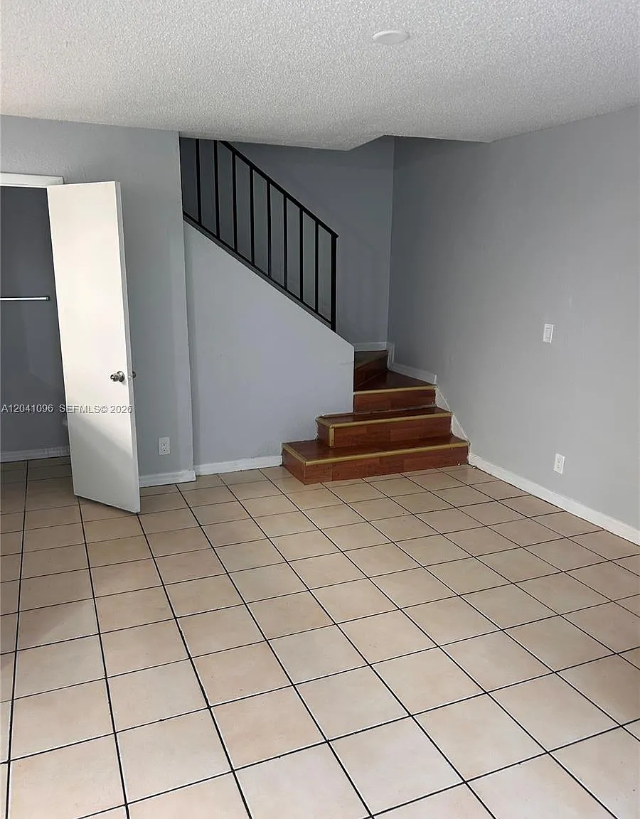 Delray Estates Condo Ph I — Photo 3