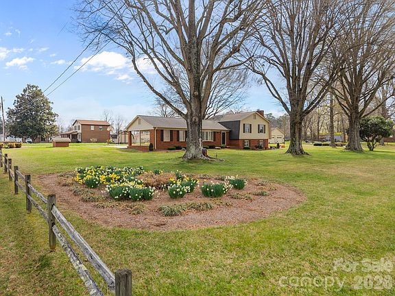 2nd image of 1070 Dunns Mountain Rd