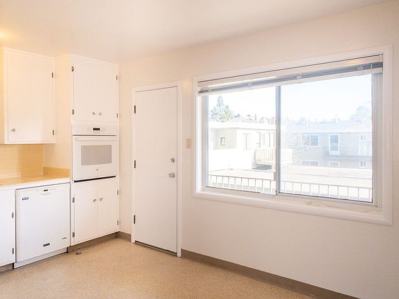 3rd image of 29 Woodland Ave #8