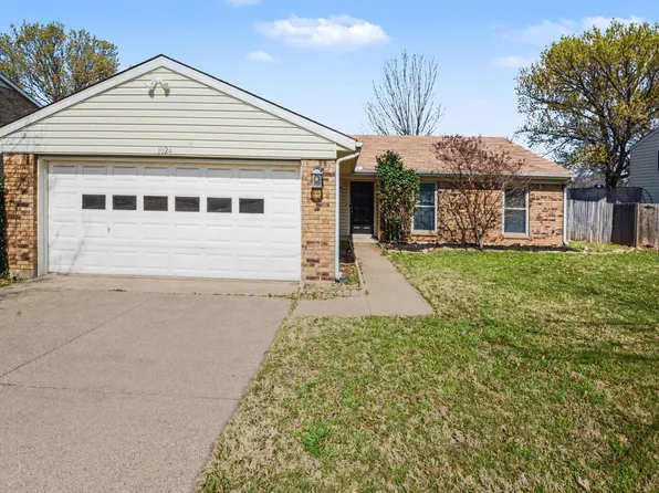 1024 S Riverside Dr, Grapevine, TX 76051